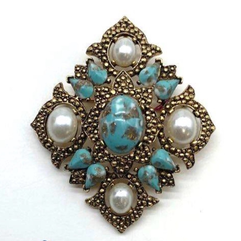 Sarah Coventry "Remembrance" brooch